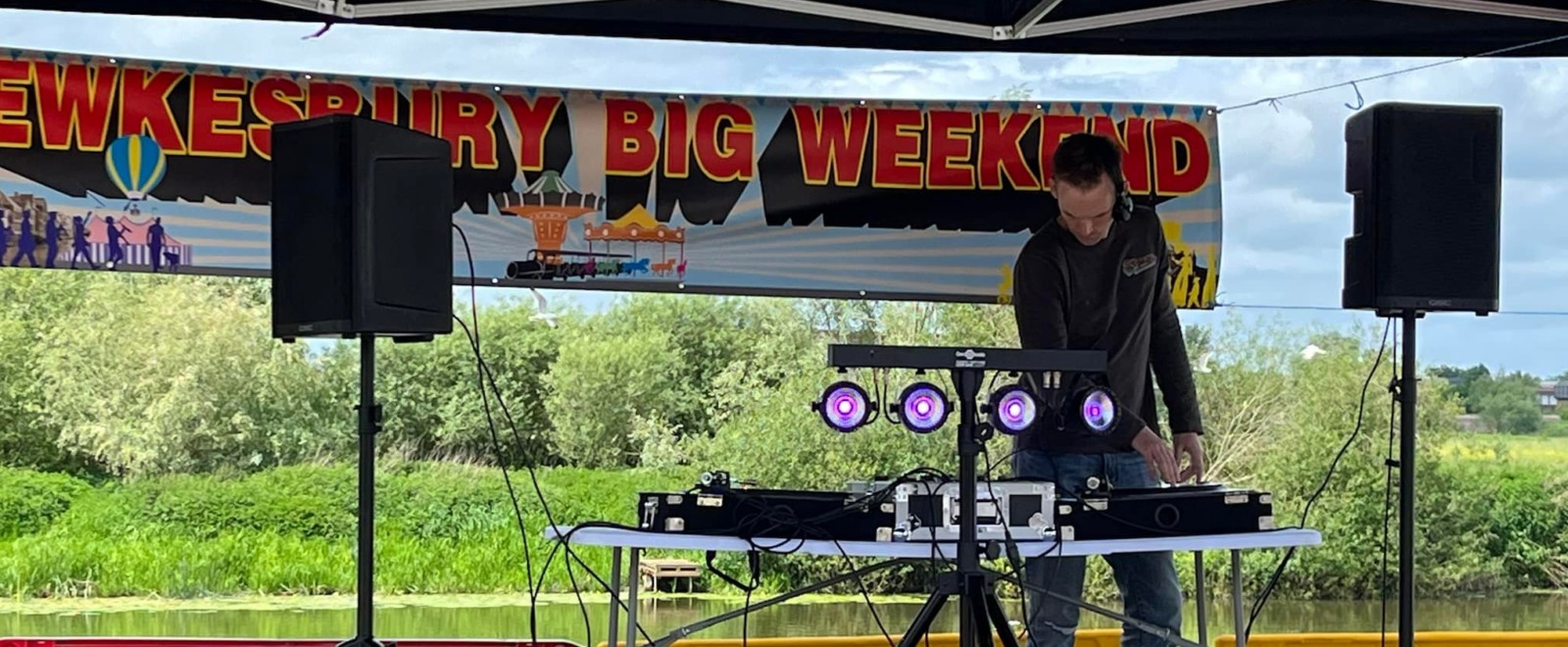 photo of Olly Wallis at DJ desks