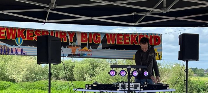 photo of Olly Wallis at DJ desks